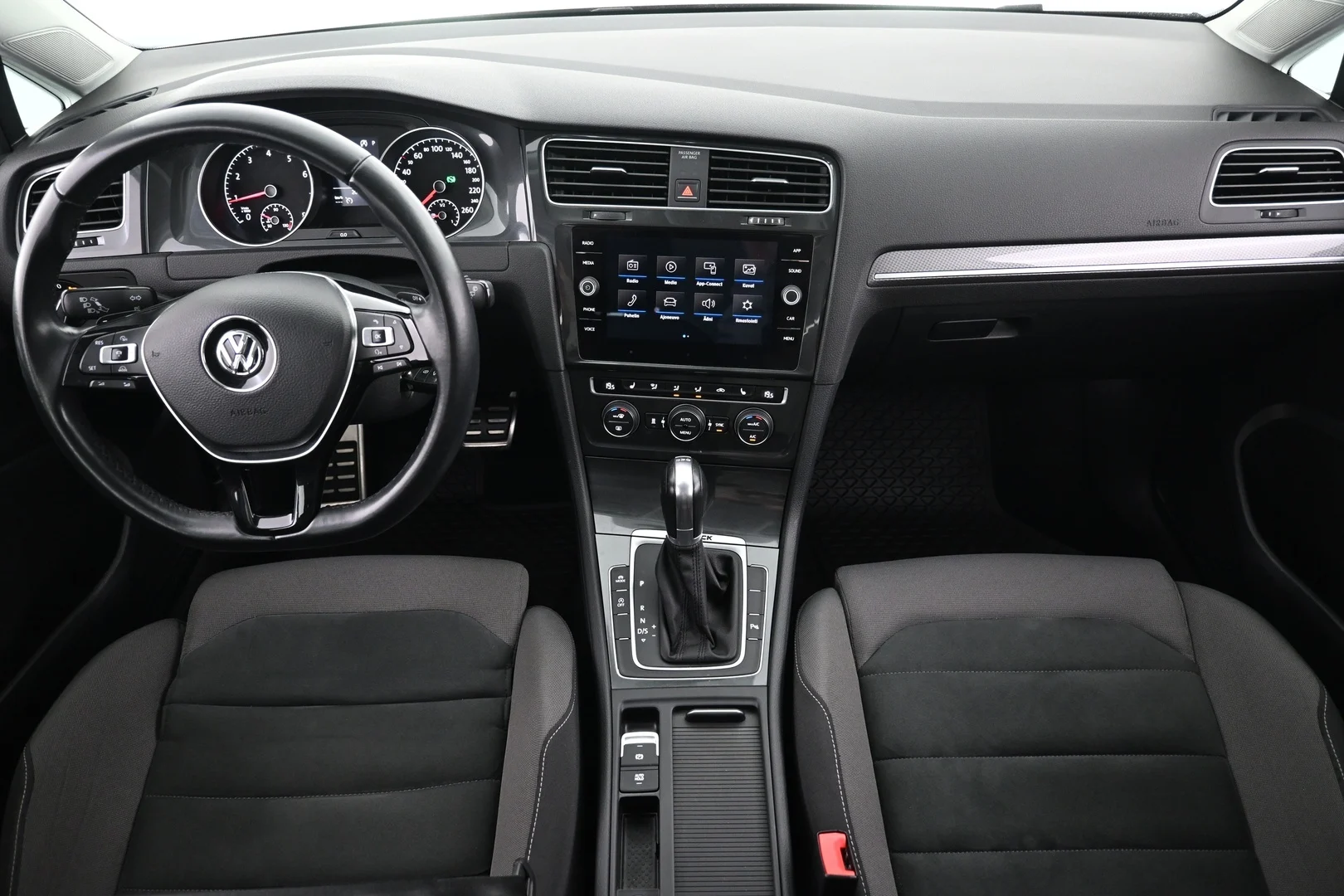 Car Image - 6nU3Ot2i98qwVUFoIeYMtM