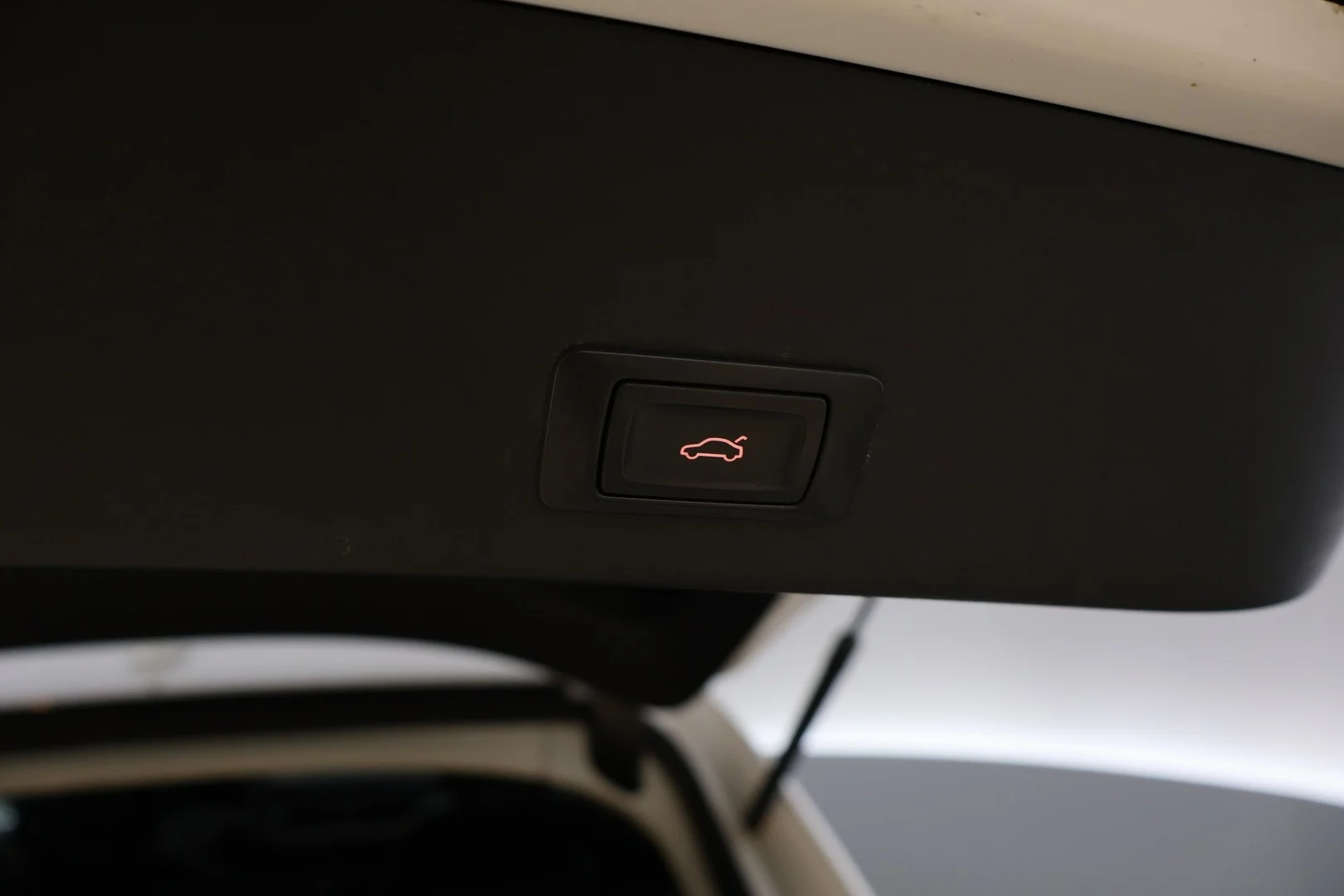Car Image - swKq1PFKC0Qp8OAzpigU6