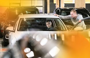 Pääasiallinen syy auton vaihdolle on halu saada uudempi ja vähemmän kuluttava auto. Auton ulkonäöstäkään ei olla valmiita tinkimään.