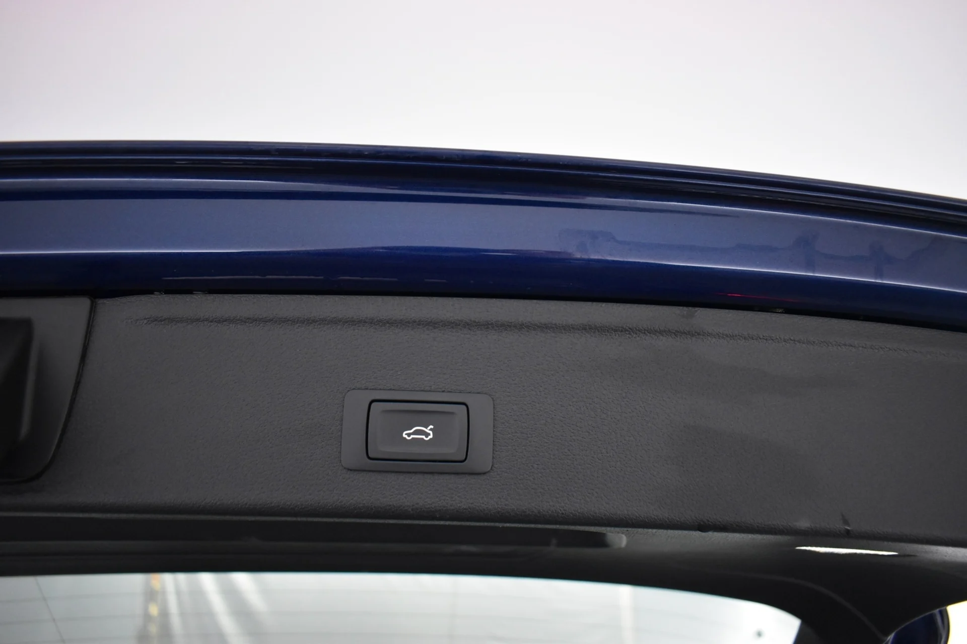 Car Image - 37bQNpfaFR9haYB18w31TM