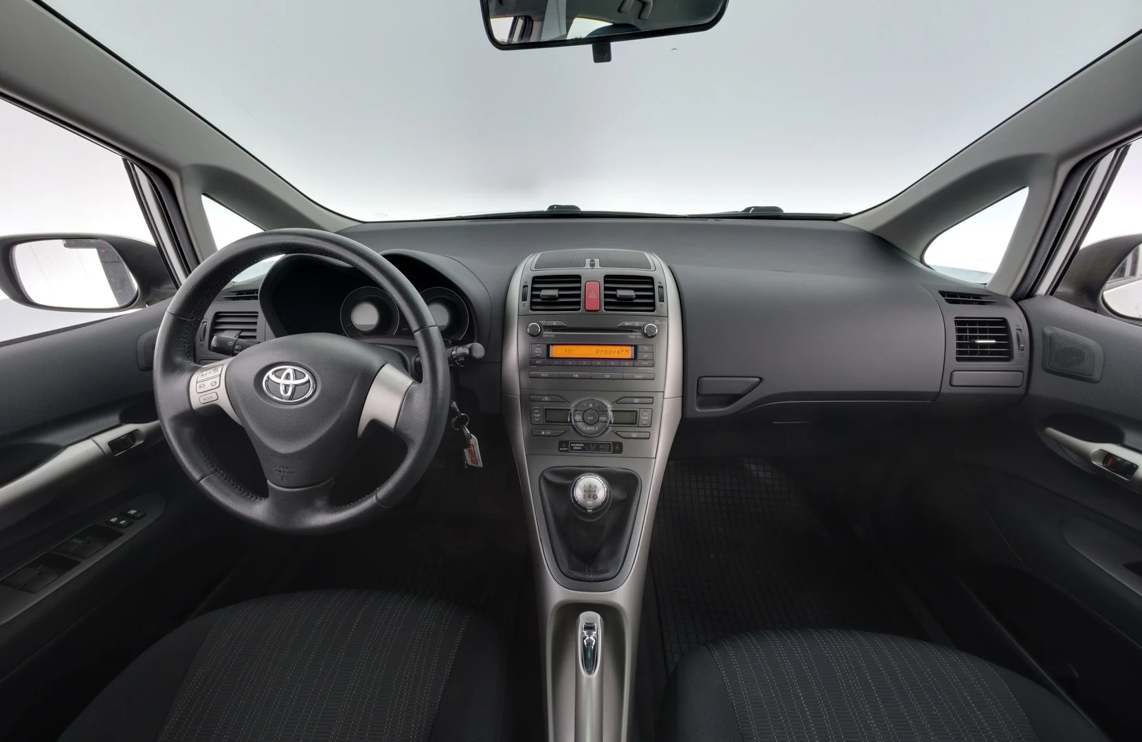 Car Image - 2iZ7bklGFdwb69Oa2PWwR4