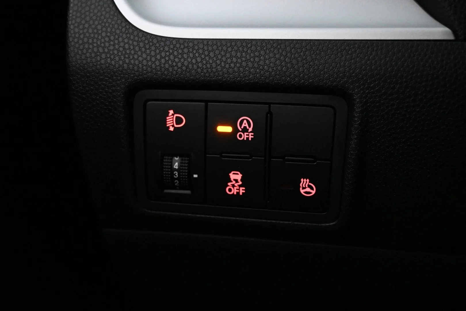 Car Image - 3SBWGIomatyZlpPiFDhFnL