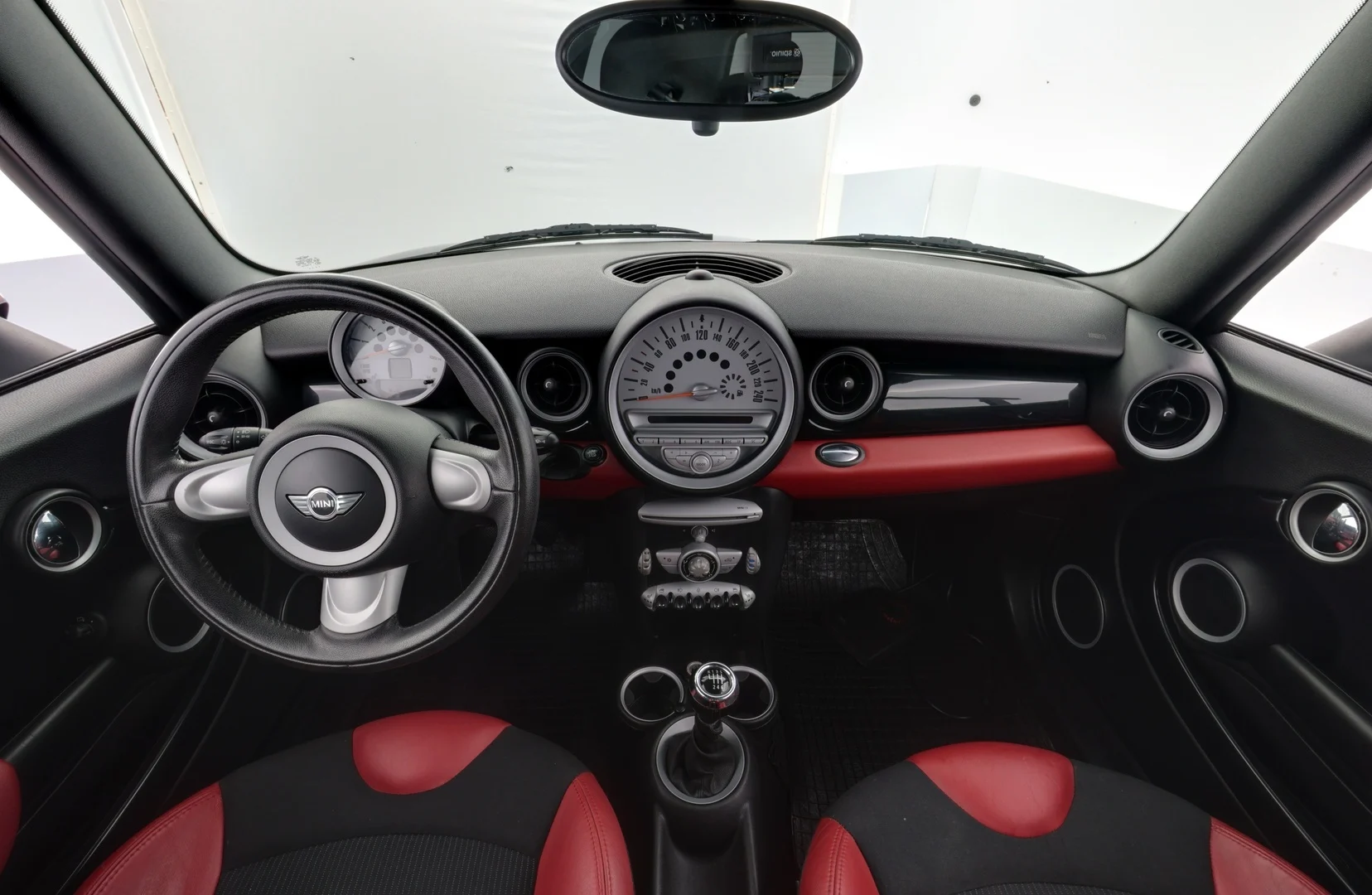 Car Image - 2qbmK8GrgKxNA3LpxVz76I