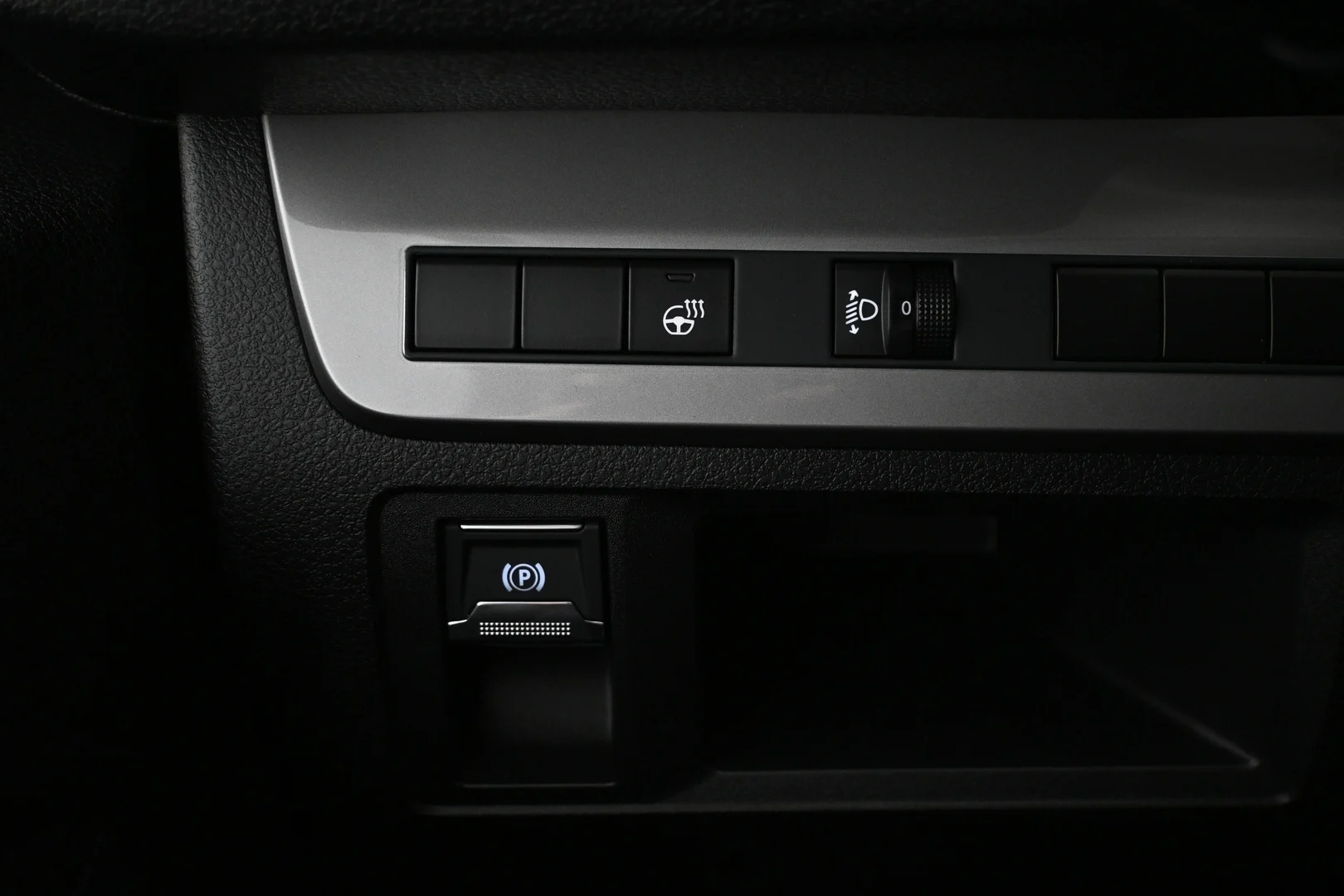 Car Image - 15fYWIucrC8564XunCkOSt