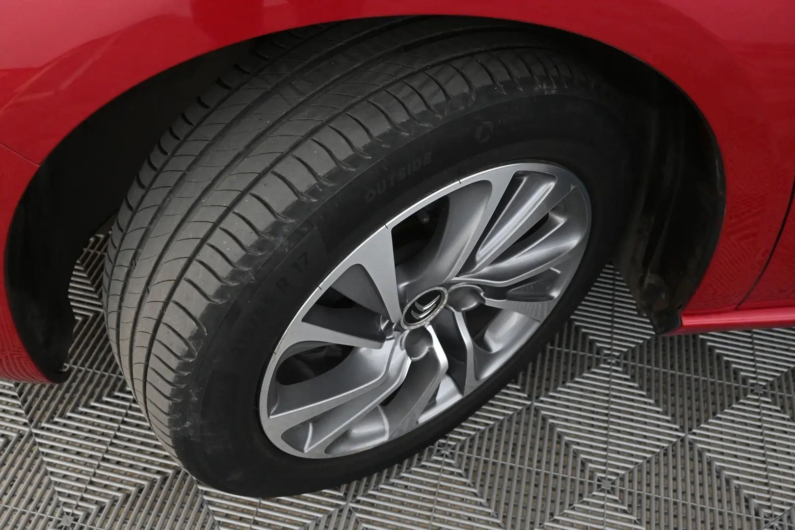 Car Image - 2asm22Y6d2rcJPq2llw8tb