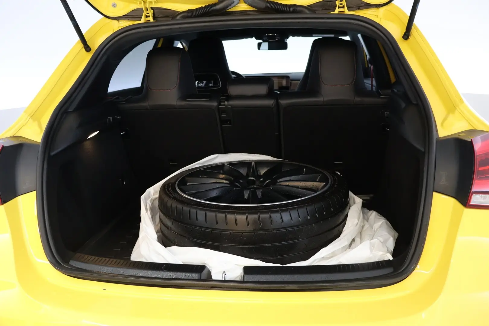 Car Image - 6t66EWBFoiLuHUuxMo85dC
