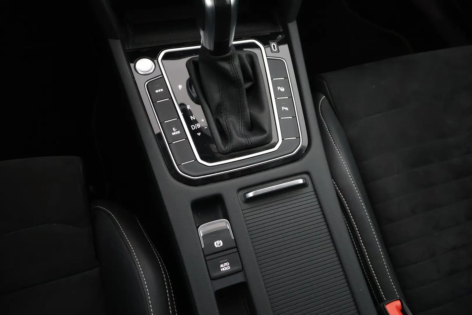 Car Image - chha1U4xxfSk2DhTmcNIB