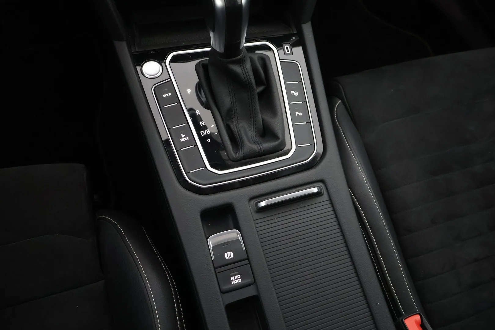 Car Image - chha1U4xxfSk2DhTmcNIB