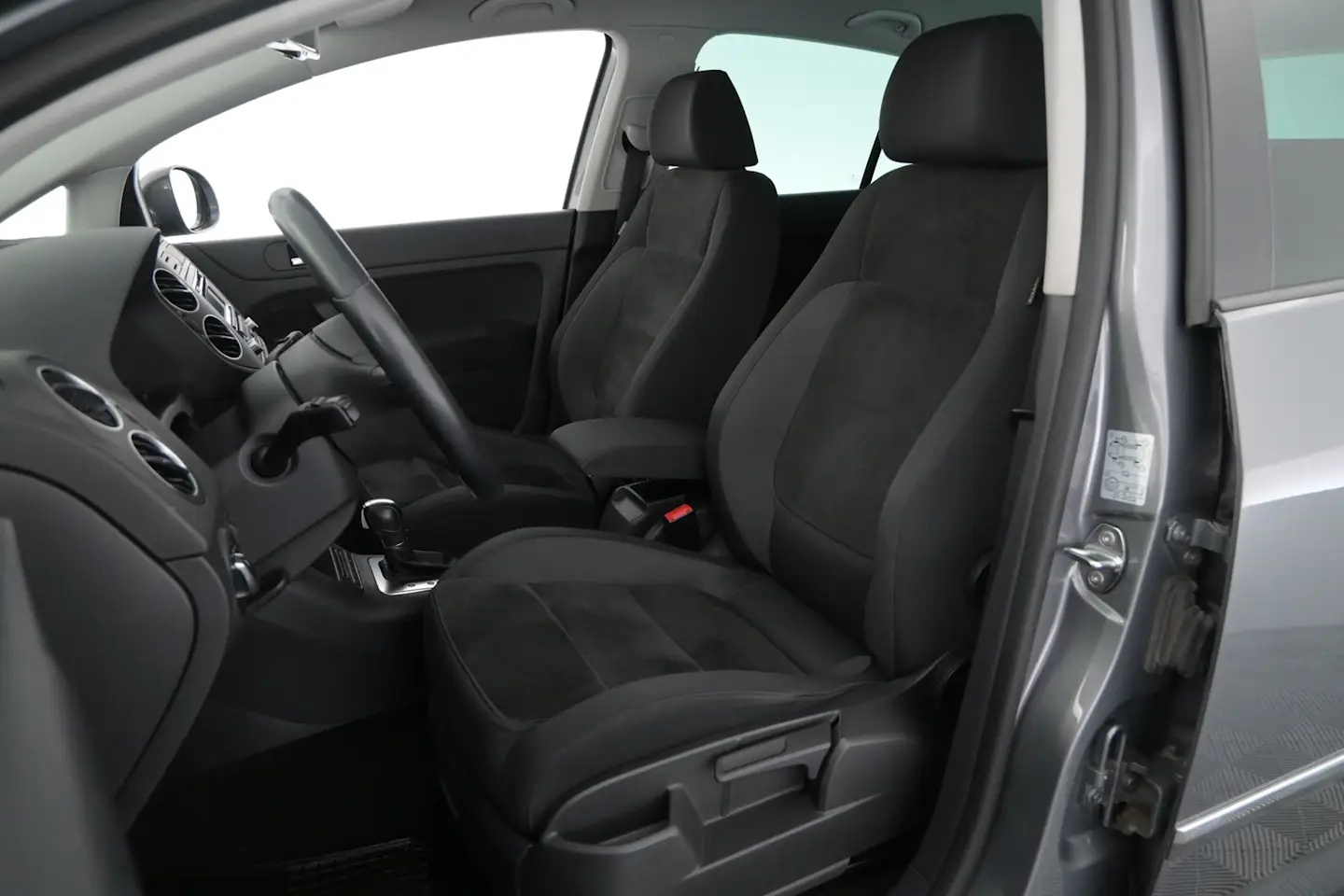 Car Image - 6I2hbpLMAWjQjxMWZDIC42