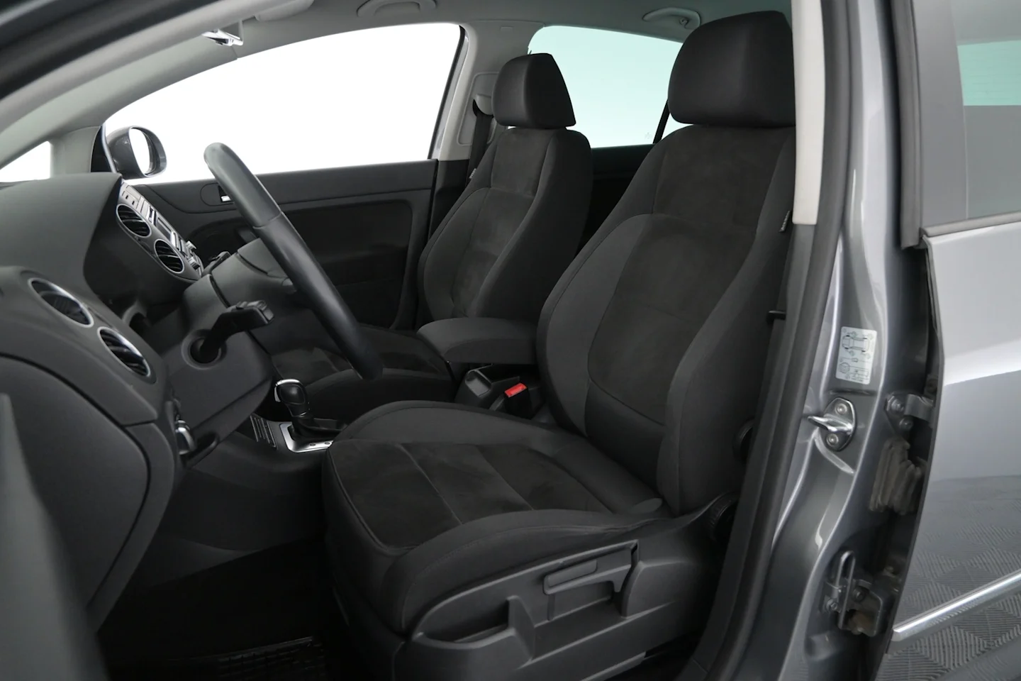 Car Image - 6I2hbpLMAWjQjxMWZDIC42