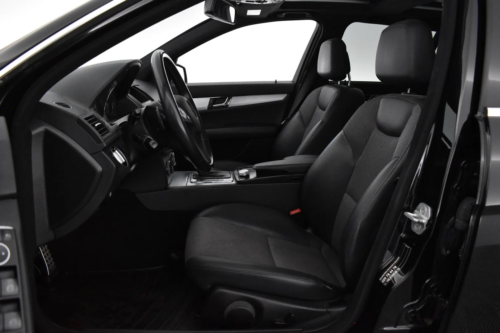 Car Image - 44ZbySEl7xmF8zj8t18bZp