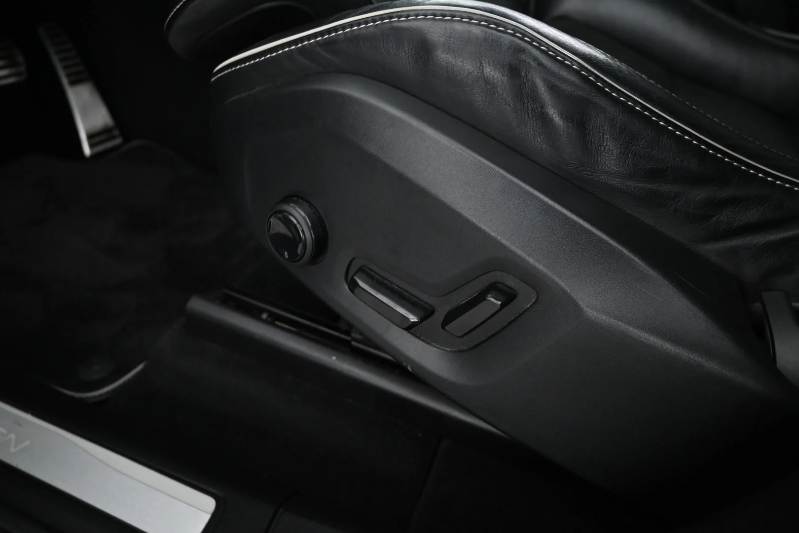 Car Image - 14n318GXdBDl7DXyebkJRJ