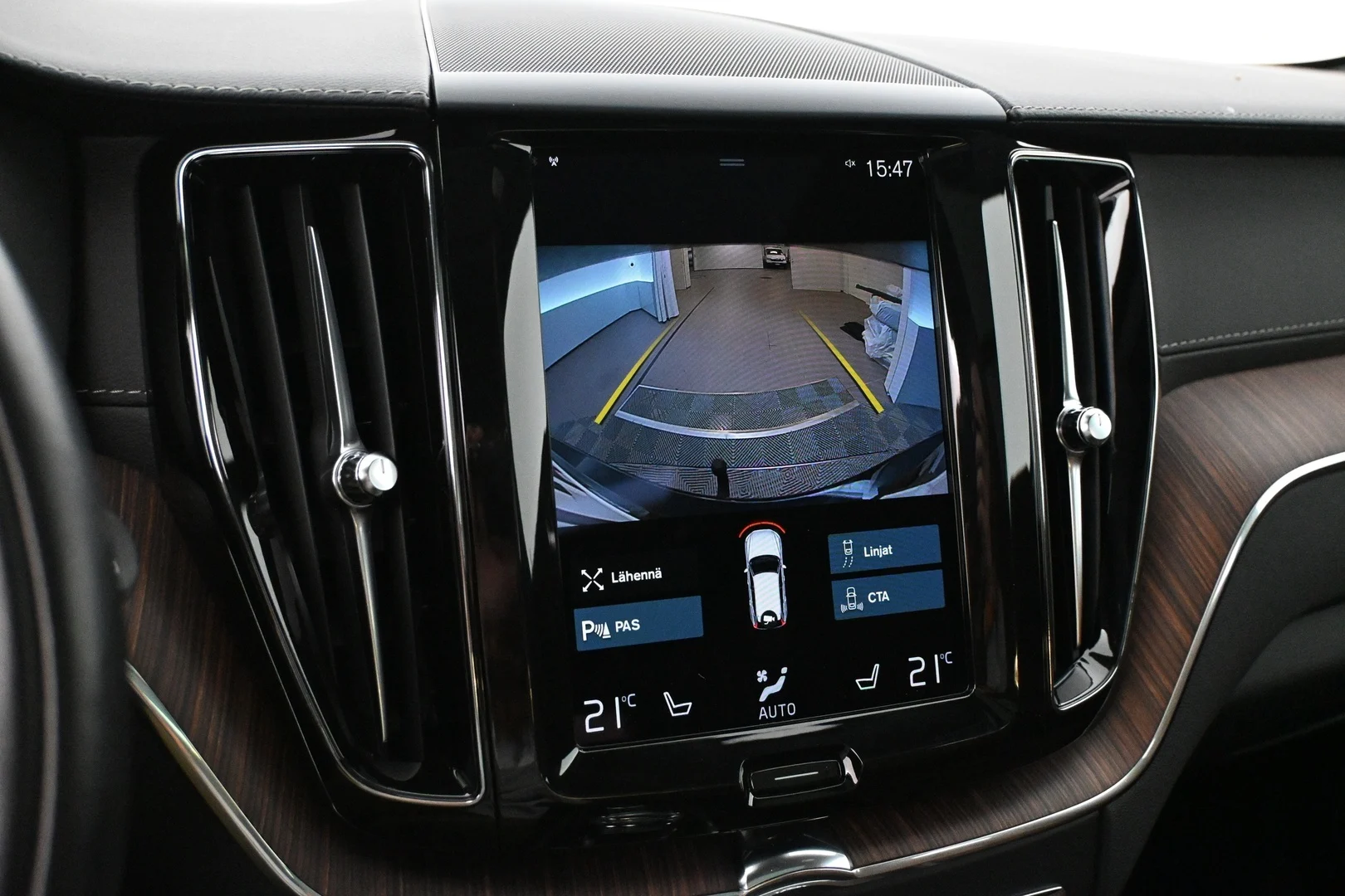 Car Image - 1MlQn8DsFCXD1x4hMzlZZk