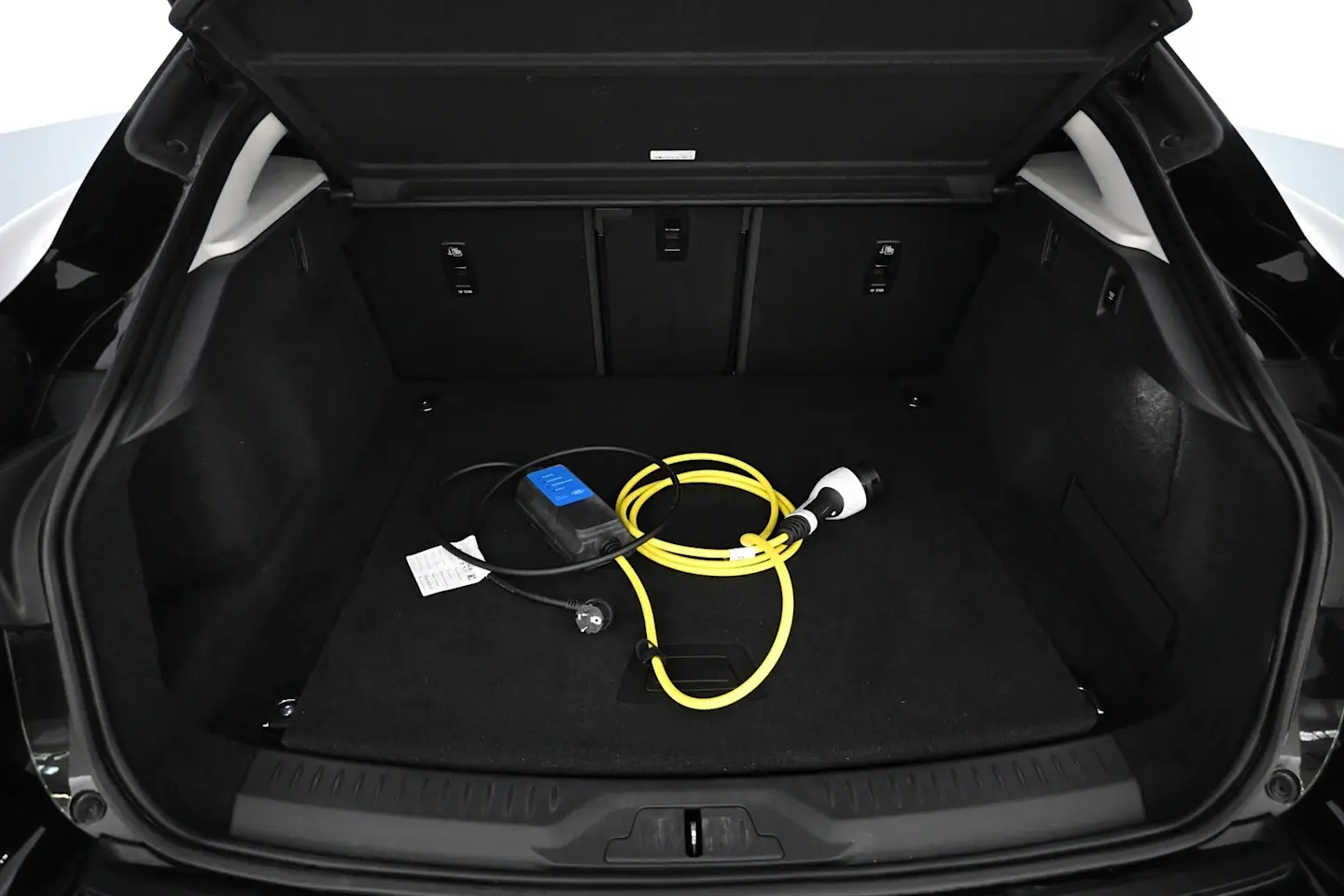 Car Image - 37amnRmw3q1zdLodcudwi0