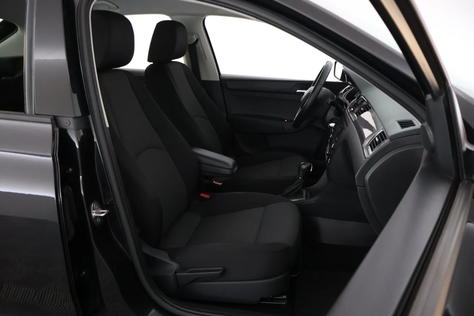 Car Image - 4sxqvNCqpJUUz6jqQG4T43