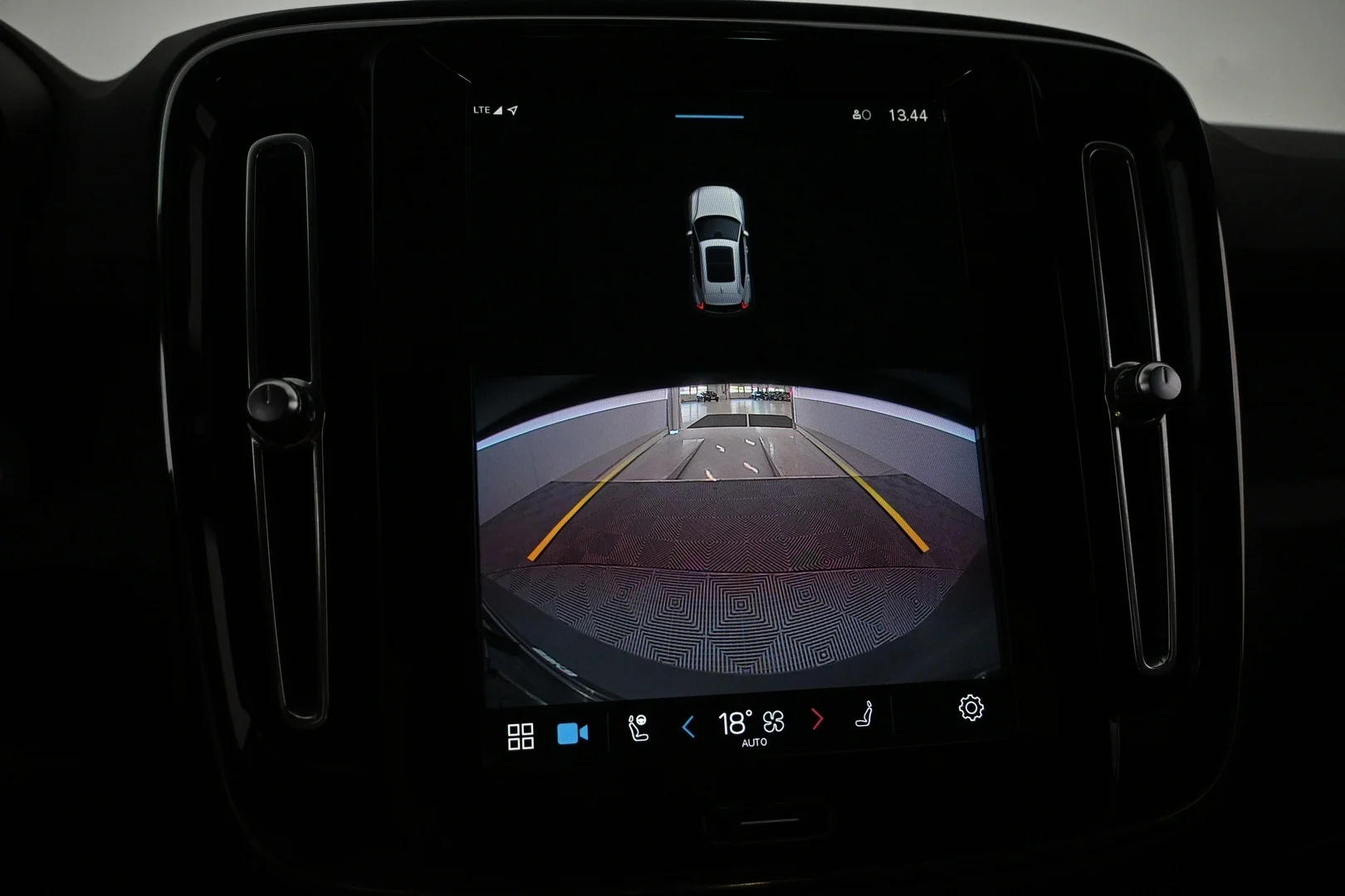 Car Image - 13ynP7iHn5yezcyboeoHm1