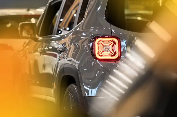 Autojen valot kantavat aiempaa pidemmälle ja kirkkaammin –..