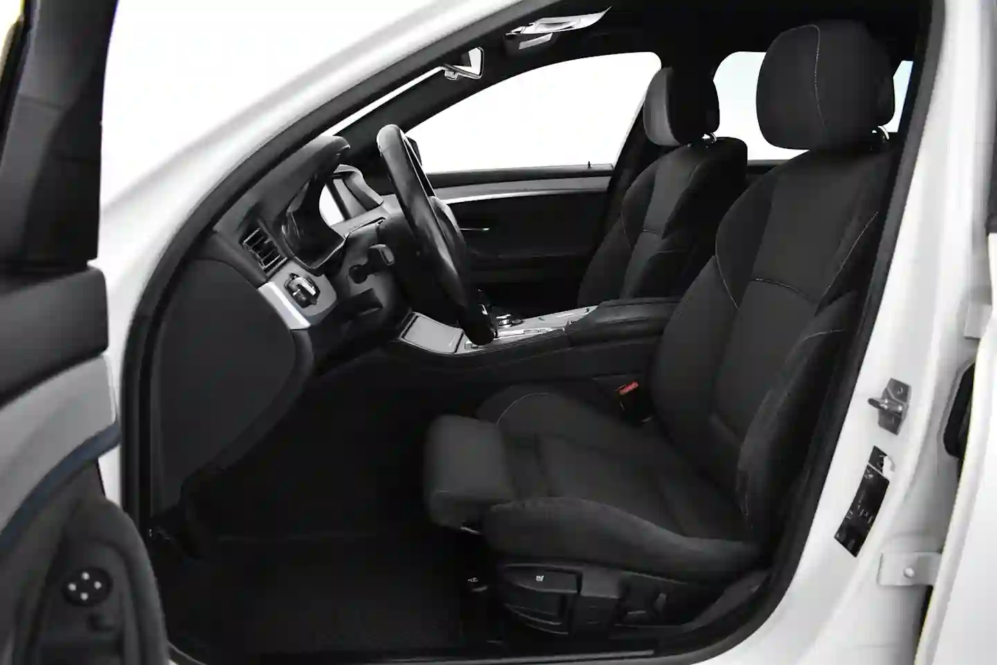 Car Image - 7Bmcu0q4rK4igqAKIRTJfM