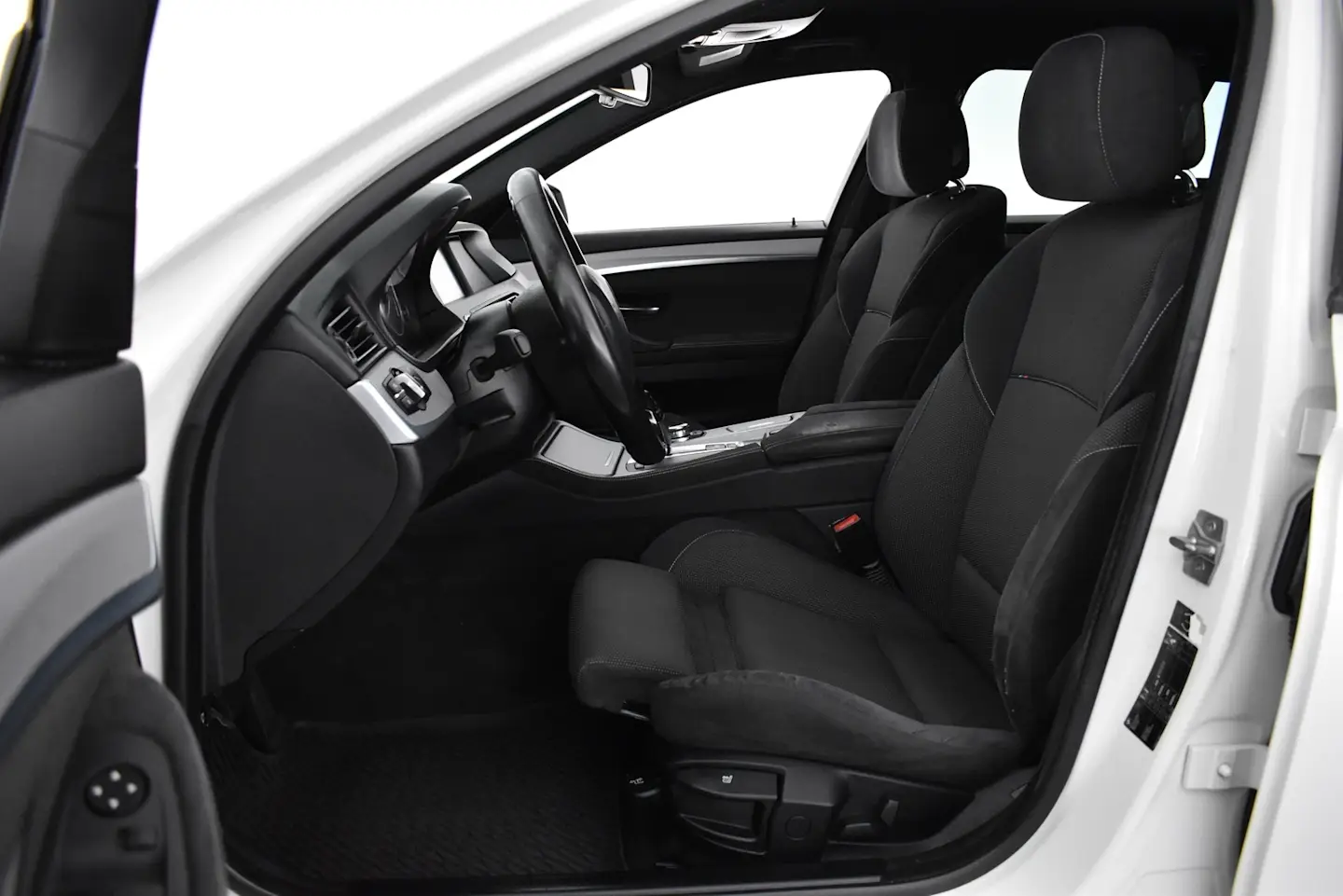 Car Image - 7Bmcu0q4rK4igqAKIRTJfM