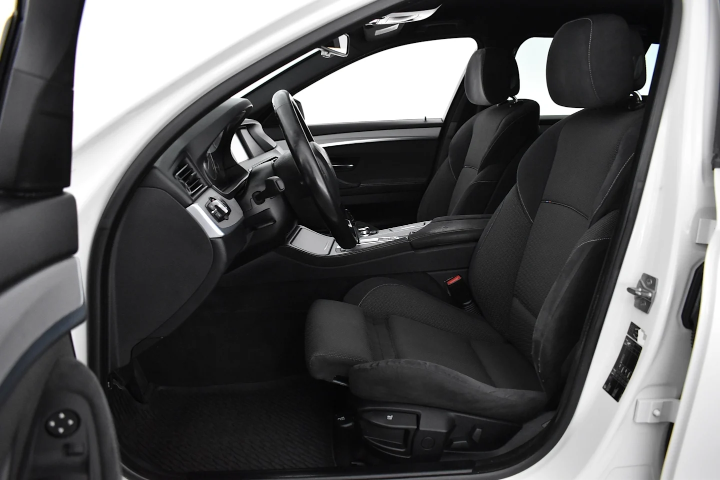 Car Image - 7Bmcu0q4rK4igqAKIRTJfM