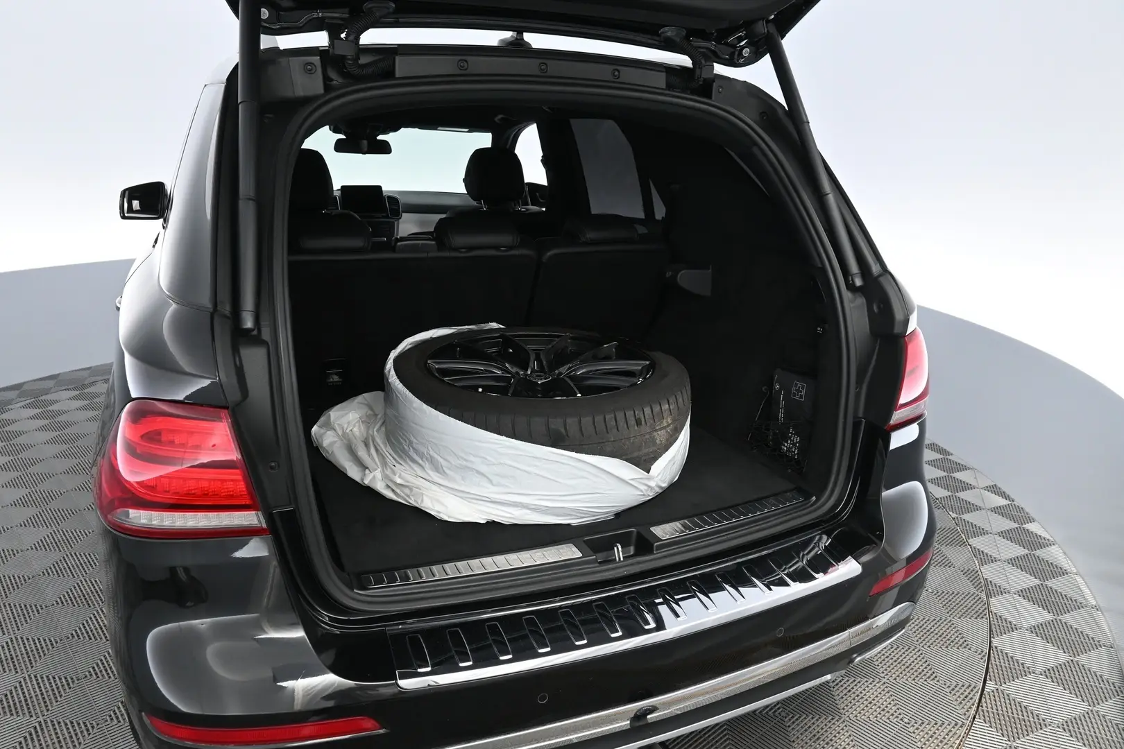 Car Image - R0DWI4NTKjW7Dgb7DUhPV