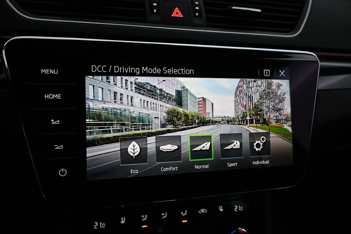 Car Image - 3t1loH9DVwnJhiaGlrKO5c