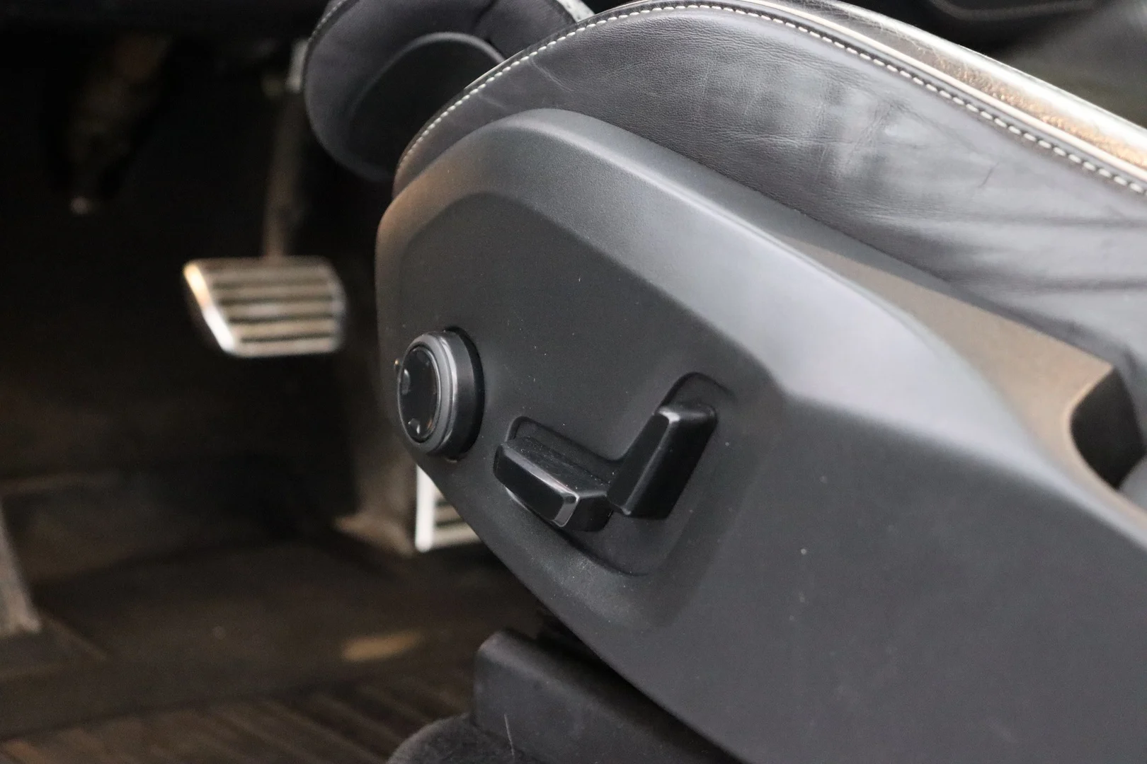 Car Image - 4fKc41533cI8DOs8DQBbdJ