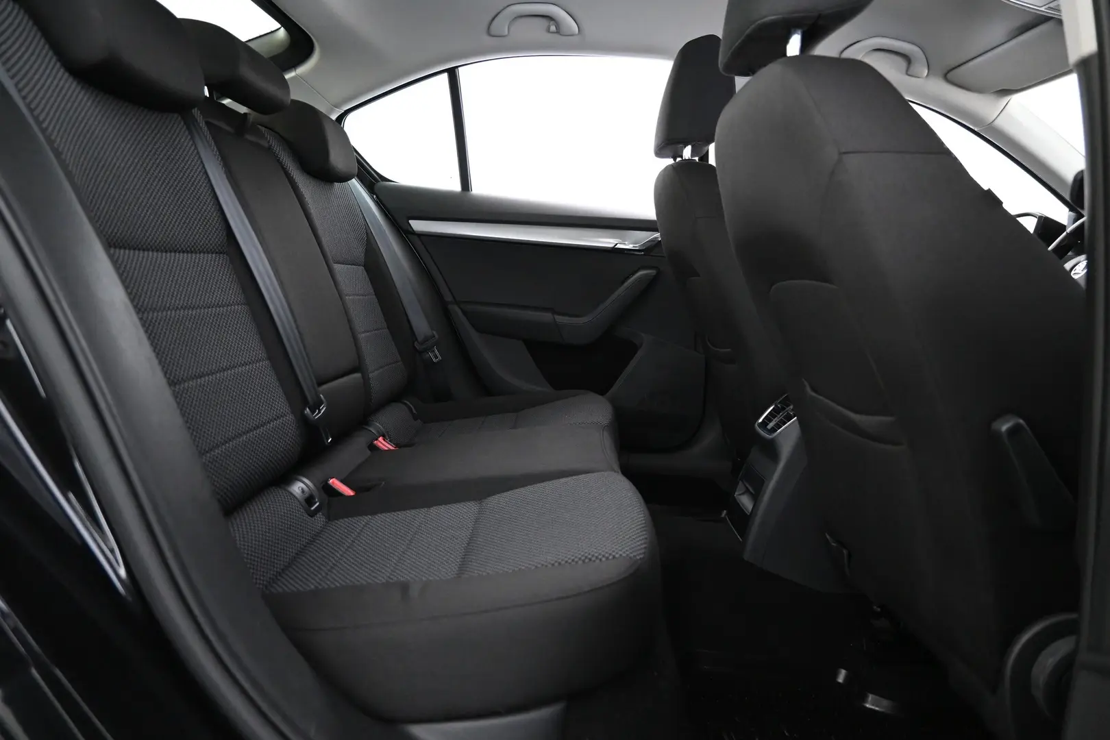 Car Image - 7lu156UoFOV6JFxhcXcnL3