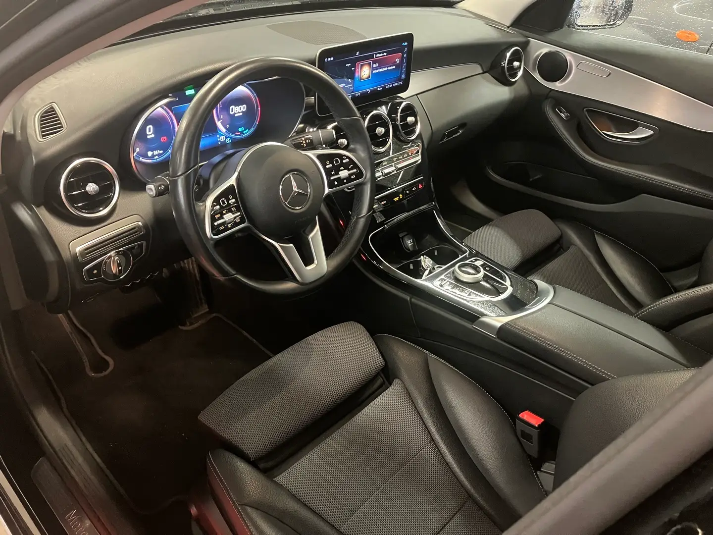Car Image - 10CGXMVdEwww0aH1dKhbQR