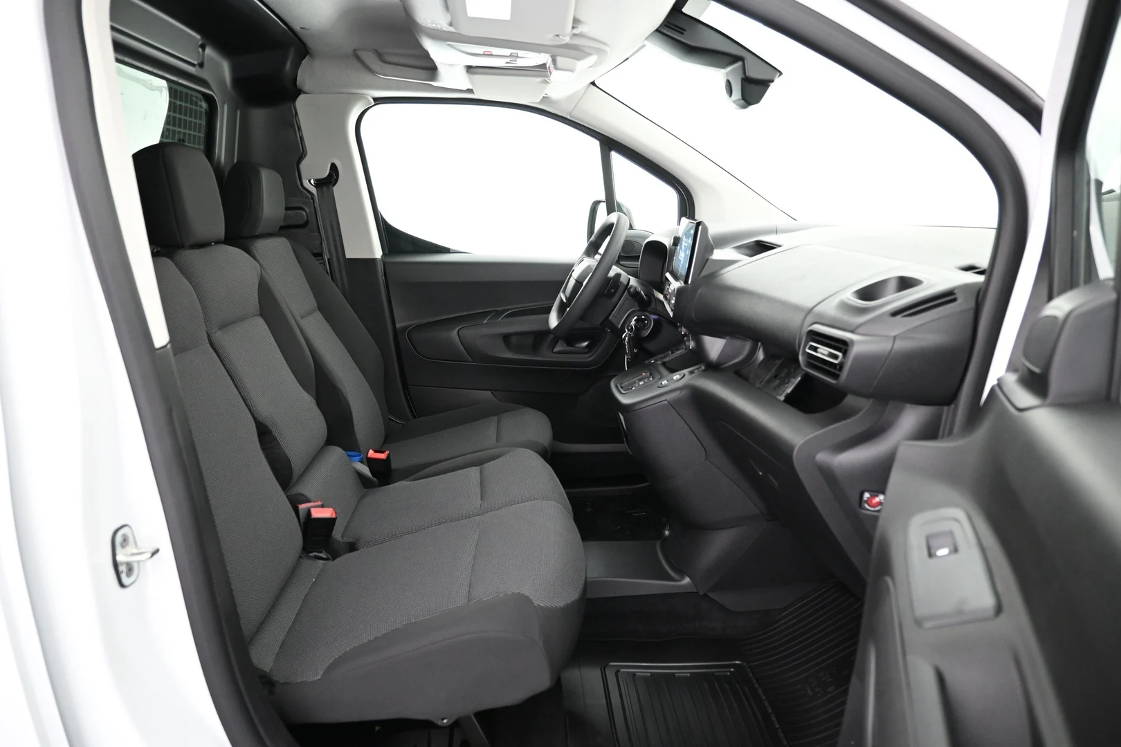 Car Image - 4n1MYXI0Cdi29kFtI2dAyI