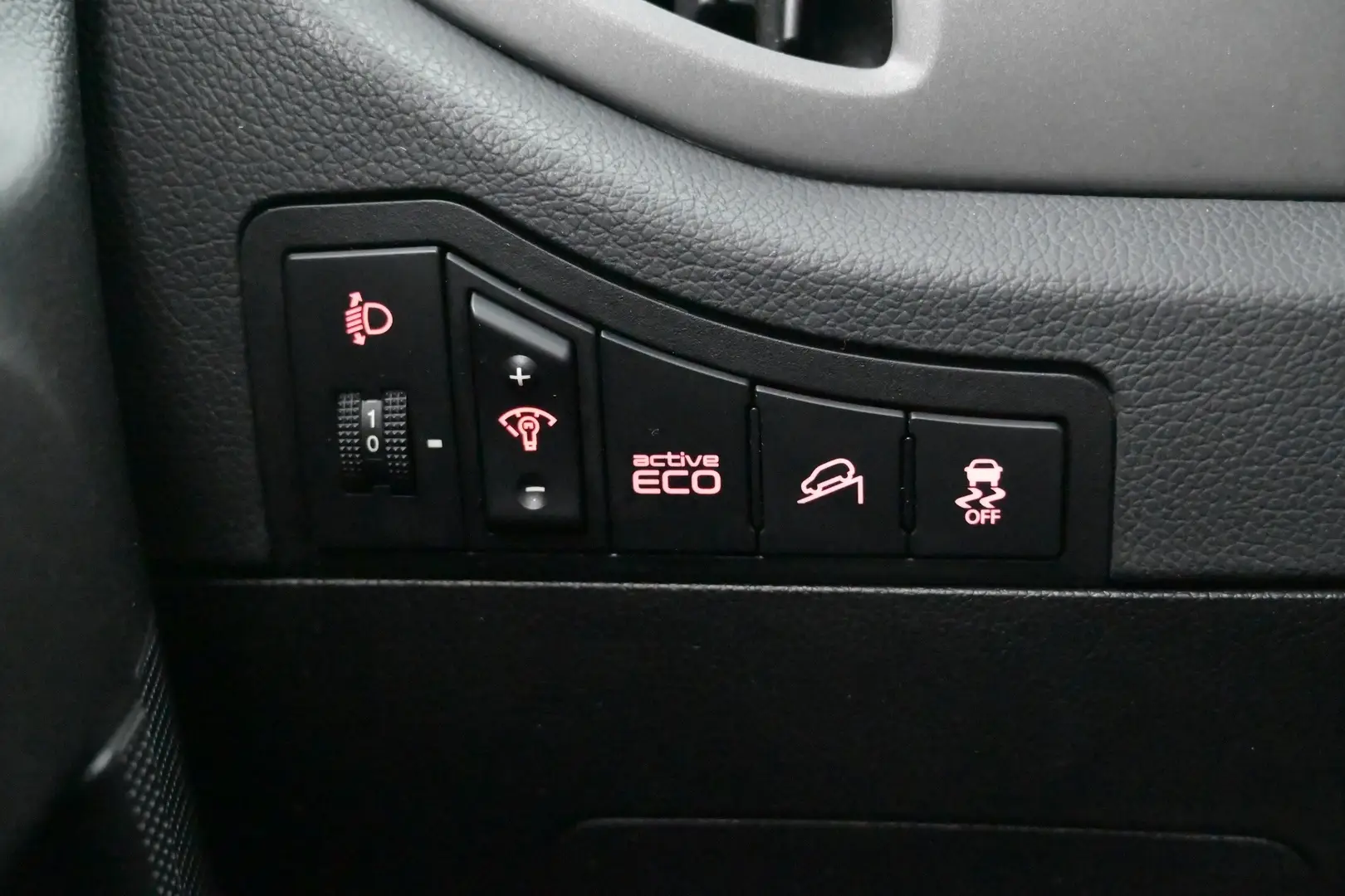 Car Image - 6kdzzMxn3uIjdyONSZlbzY