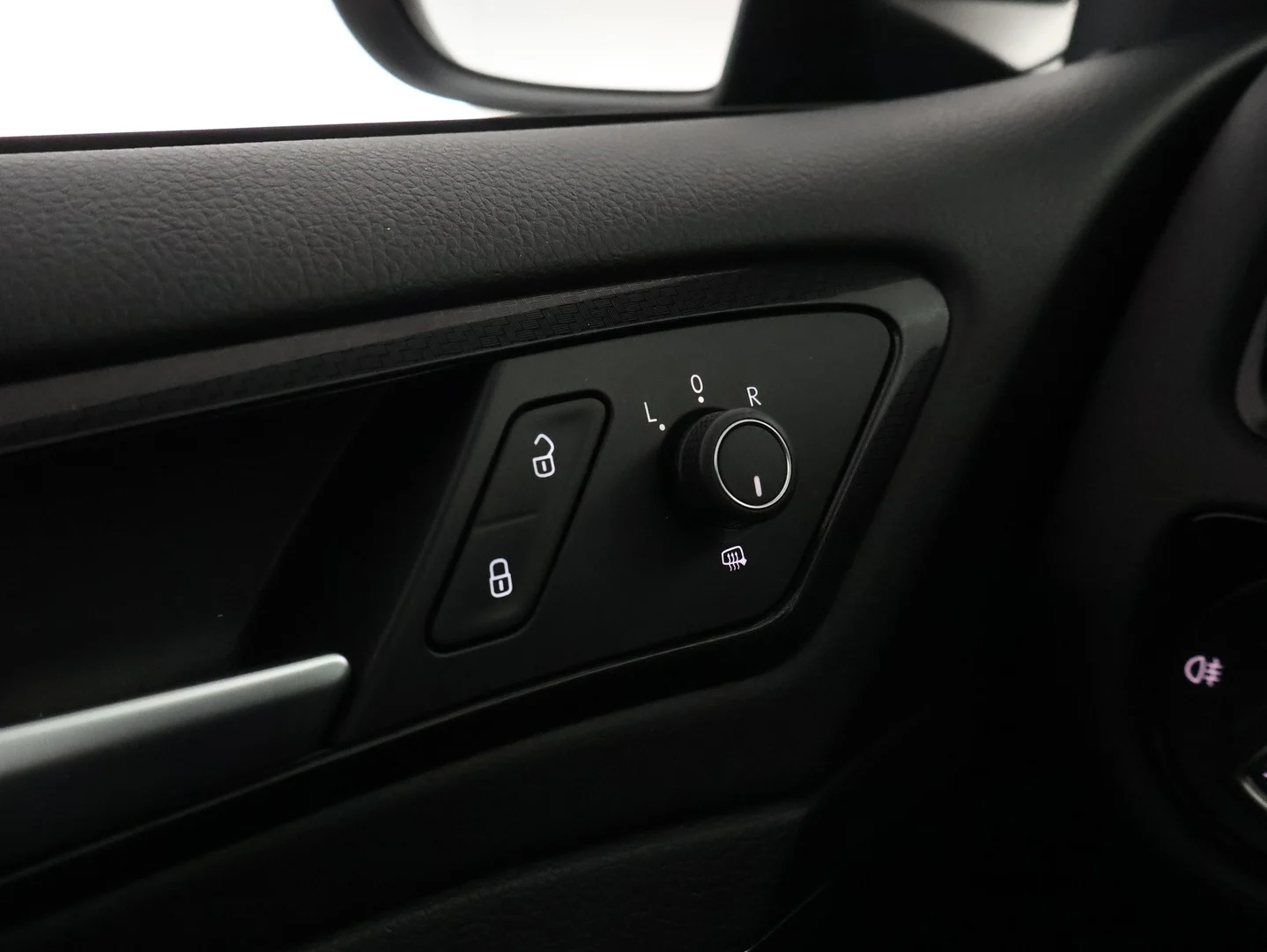Car Image - gP1SHWCgqMOJ0Nd8zXWfX