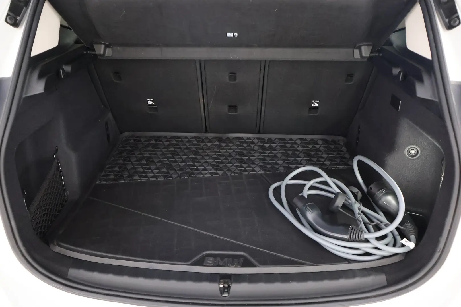 Car Image - 2fXXy8CoftBiiFz4oMpZXP