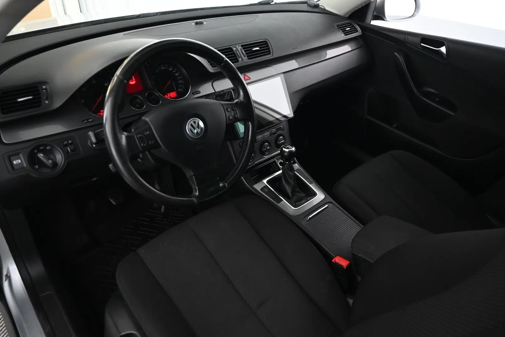 Car Image - yvekOTwZHCWzkVJs0PqxD