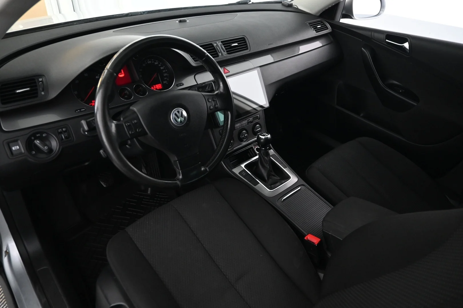 Car Image - yvekOTwZHCWzkVJs0PqxD