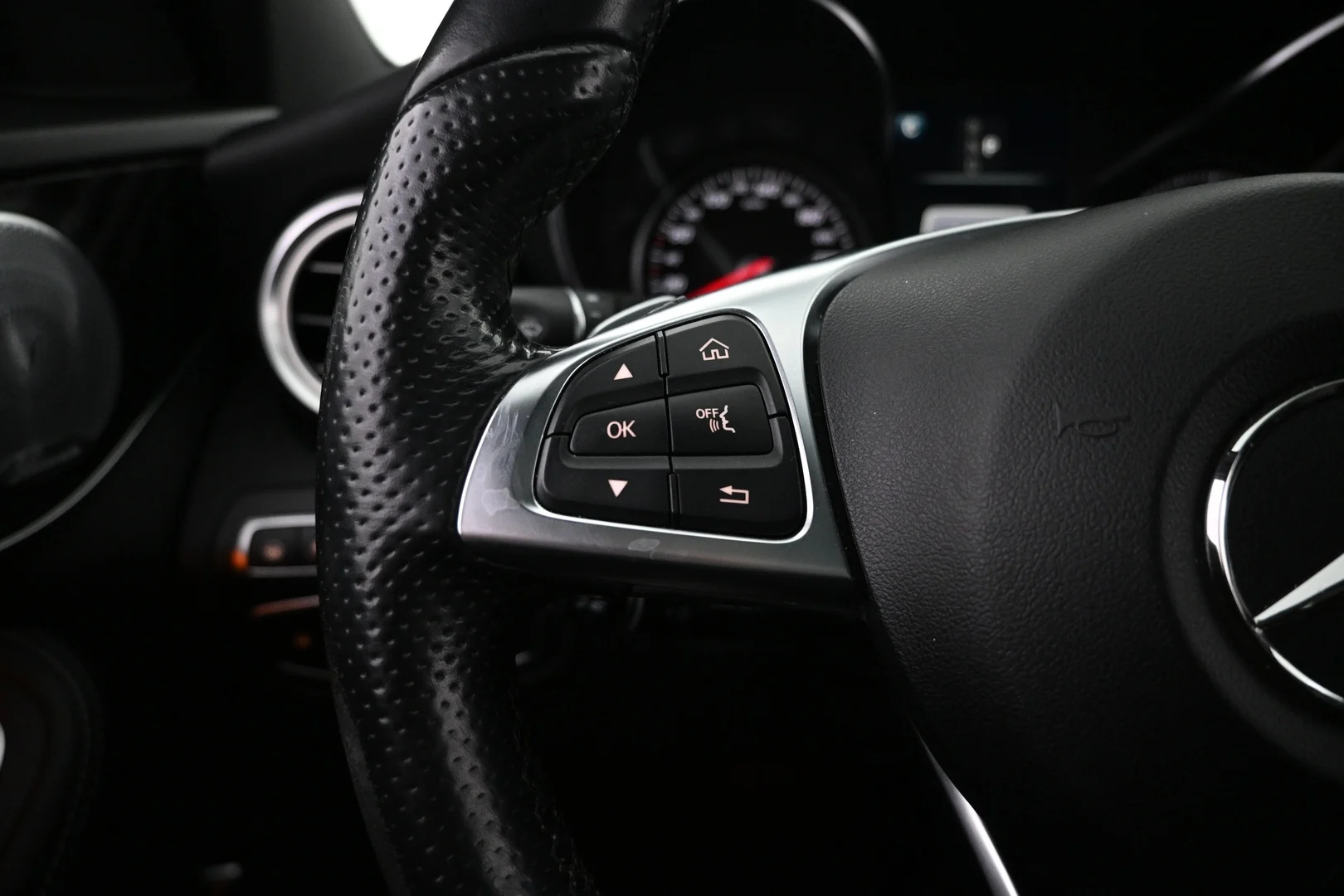 Car Image - 6xWnvwLnr8pyOyTXF0jr0C