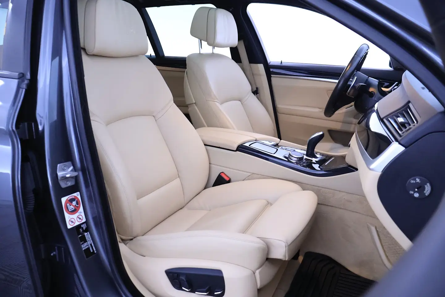 Car Image - 4ADxpjE6s96v1gNDWMPL08