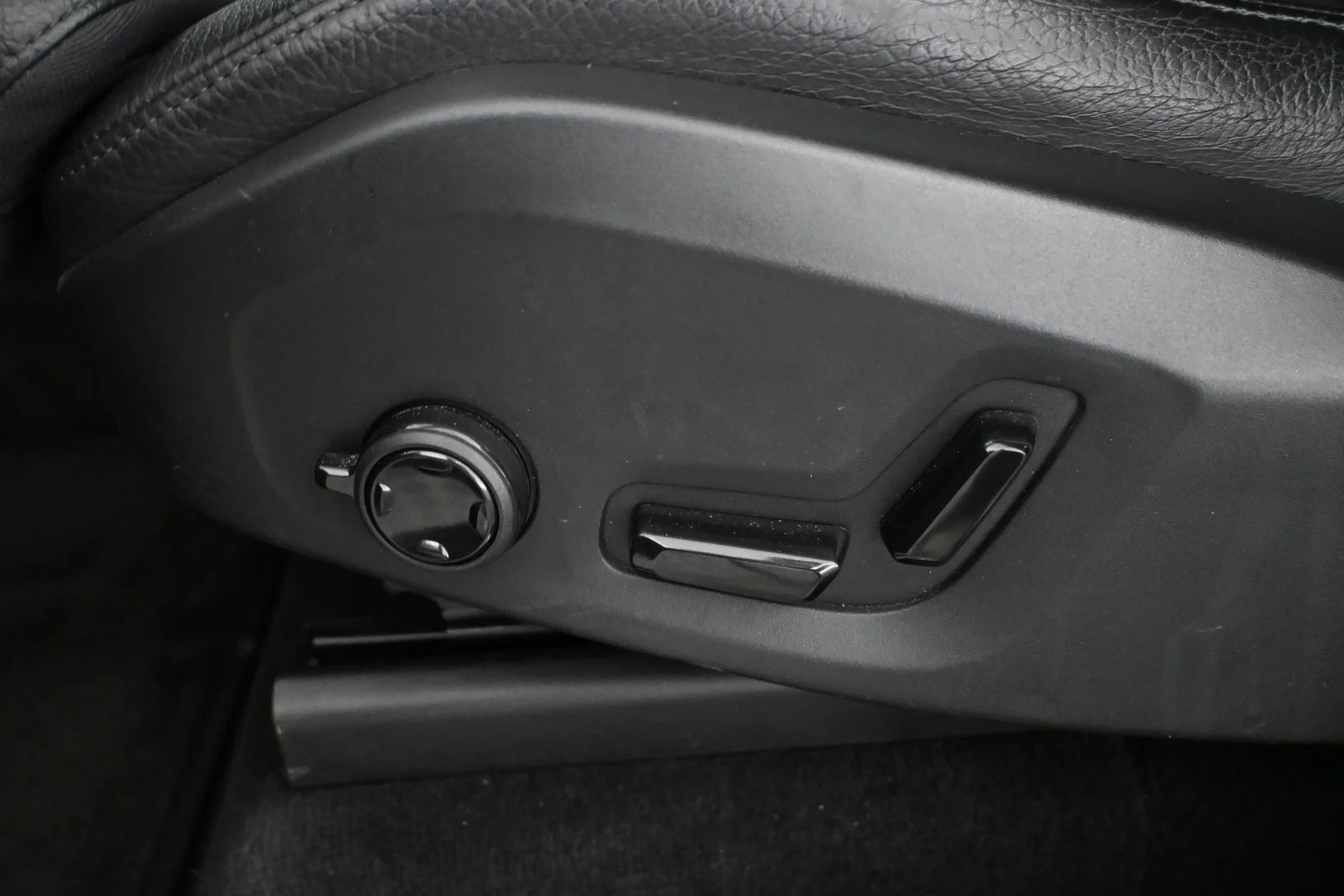 Car Image - 4wW1S9kFIfL4MHzDBegmmj