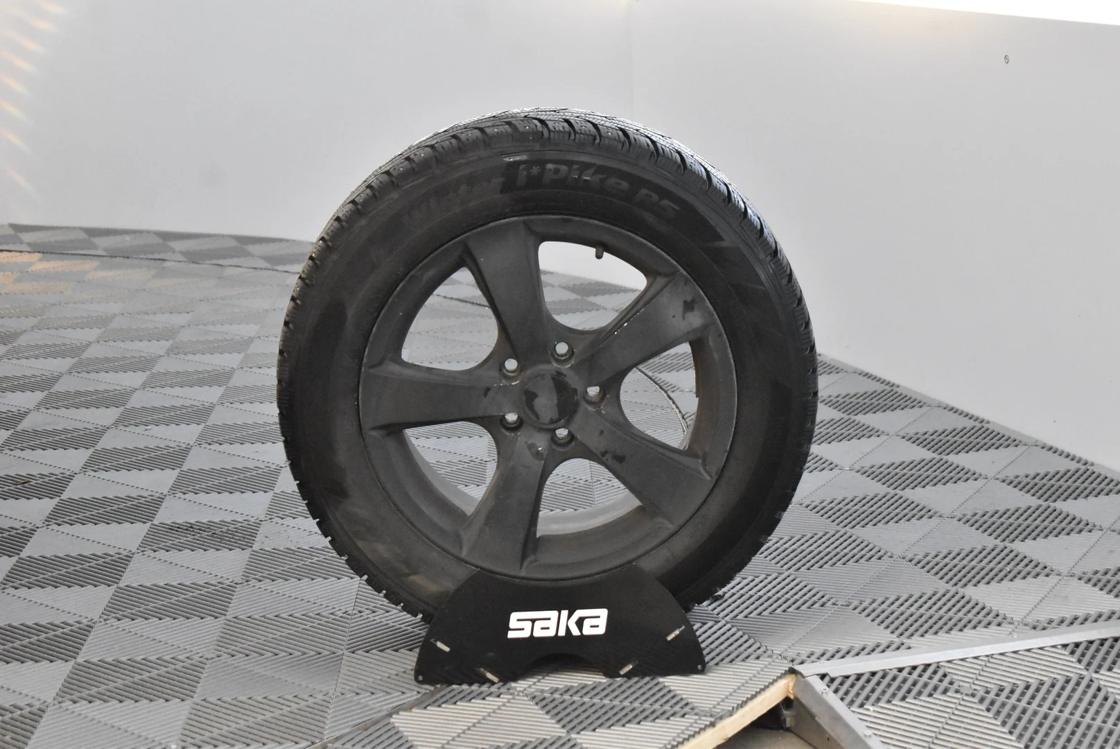 Car Image - 3uHdg8DNfKtLS3vcfZwMd4