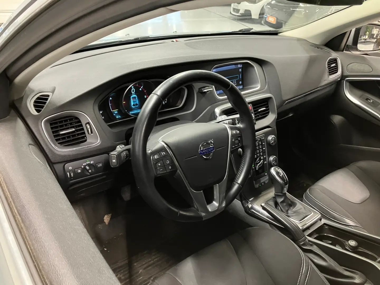 Car Image - LzYxp5aezSF5s59PGkF3k