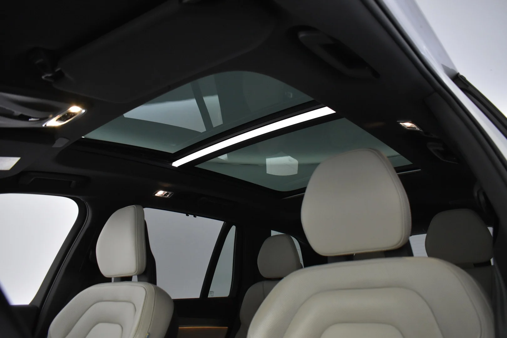 Car Image - 2kVYfXq4ZiV5Uv8AVRnaGf