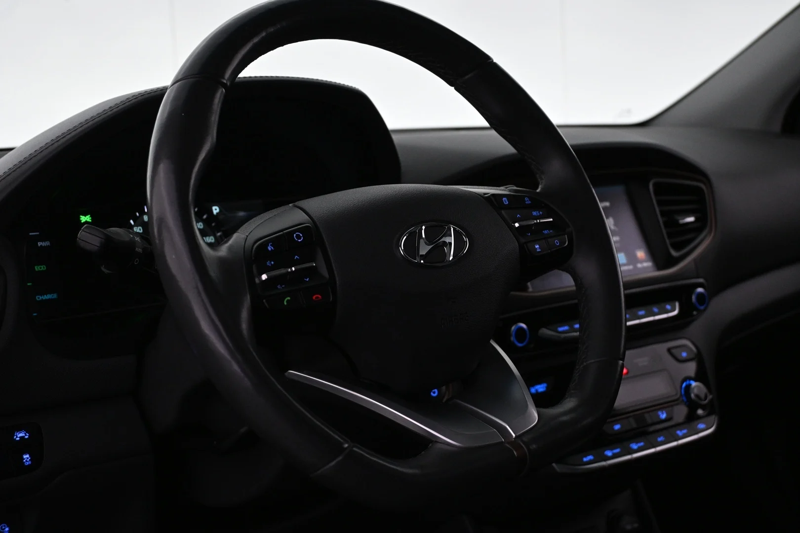 Car Image - 3jtmQi8VsAU5QOo7j8BBZo