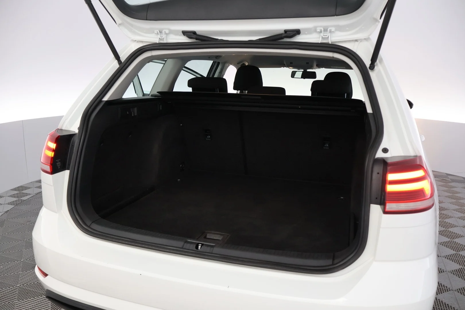 Car Image - HWW6nMU8X3mMGMFxPDR3D