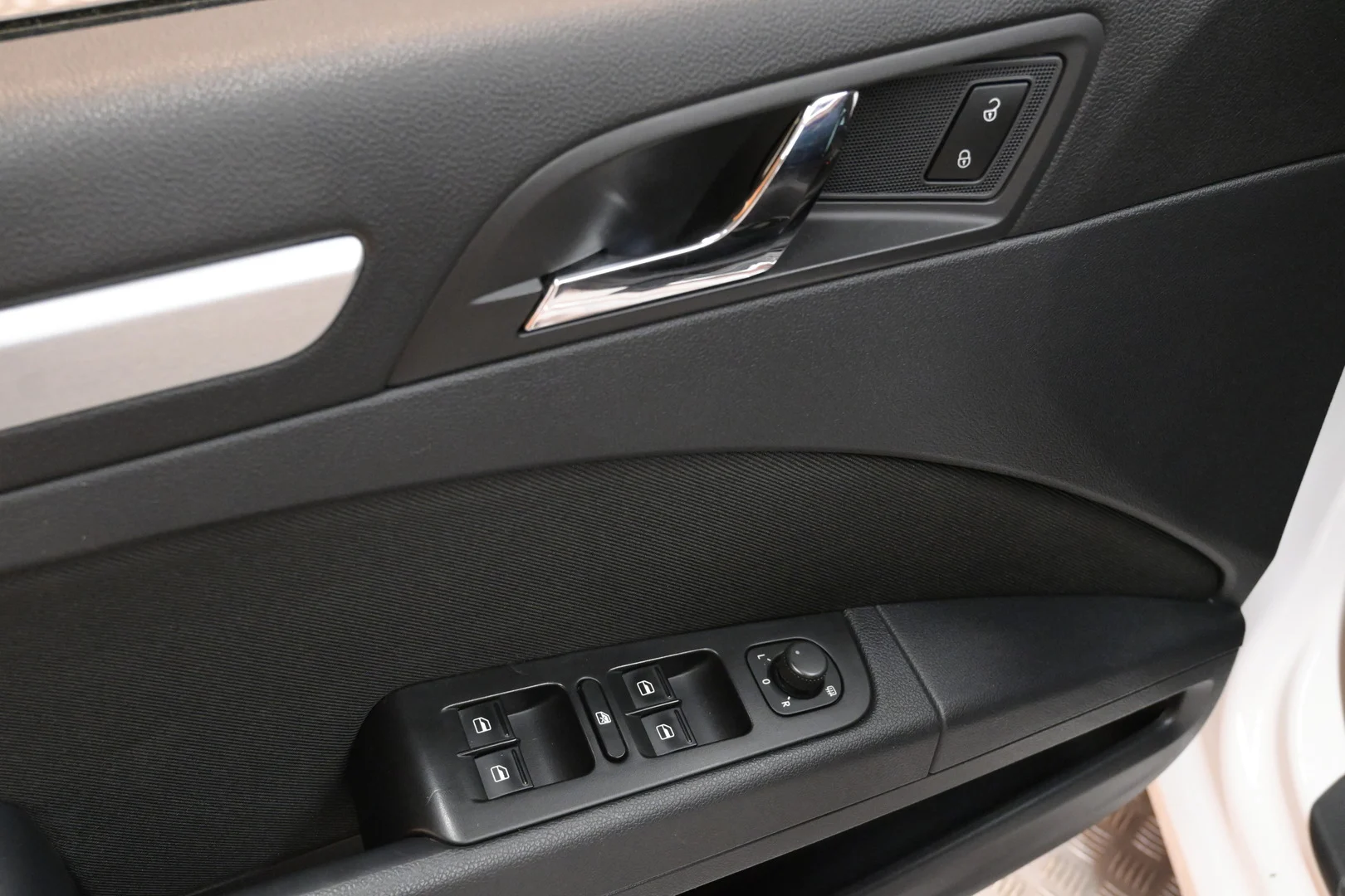 Car Image - 68oIiNnWaR4UYb1WUMnPM8