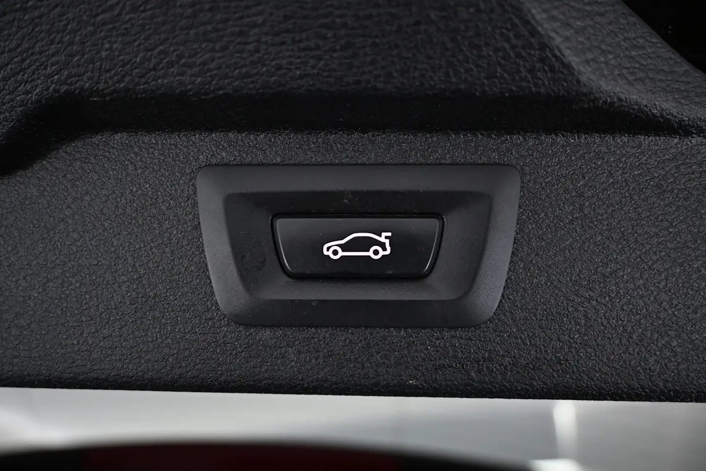 Car Image - 3BiXasRSgexiy3OvV16PDK
