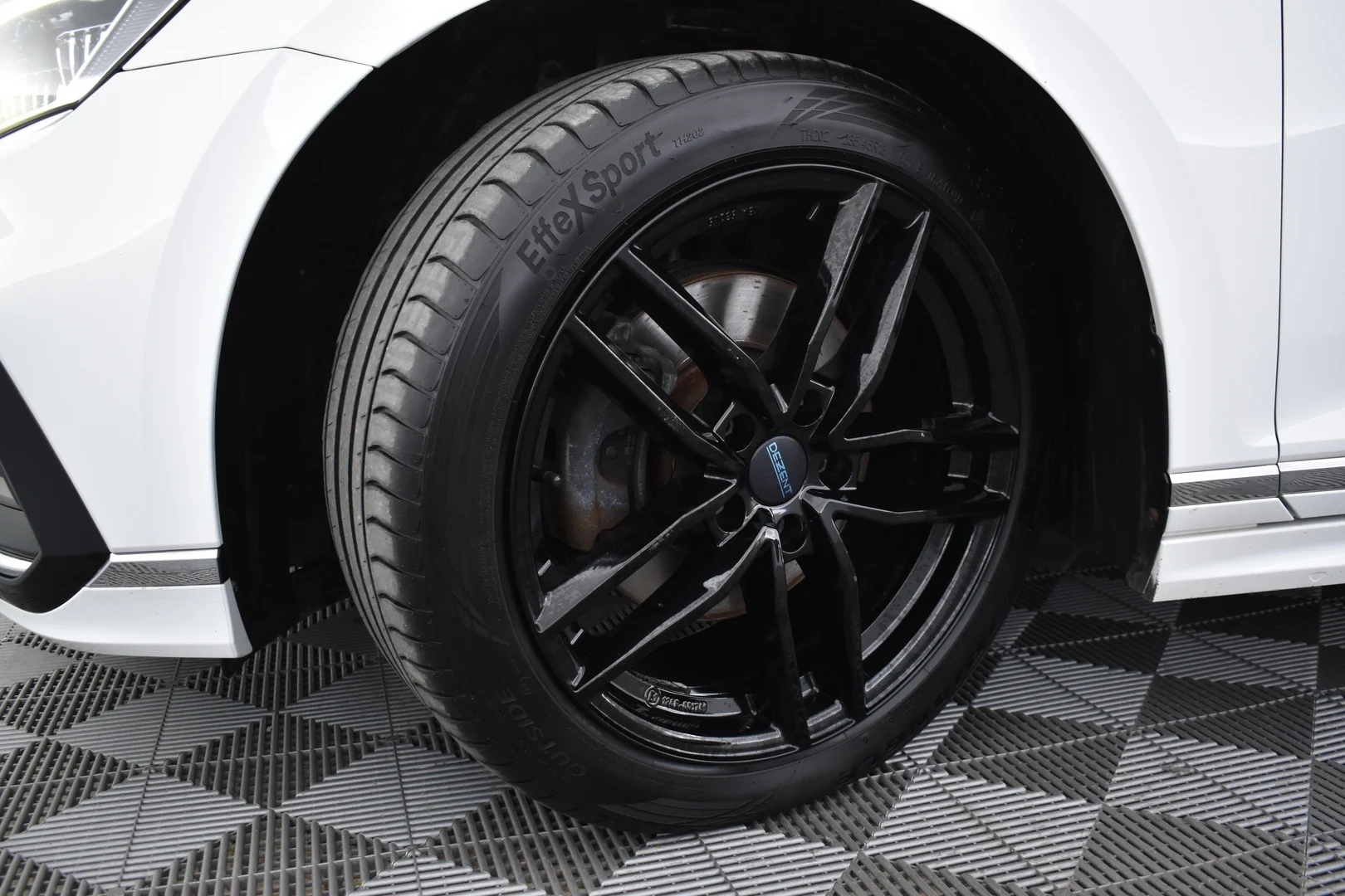 Car Image - 369VRJdeJZAlkSJy7P0O4N