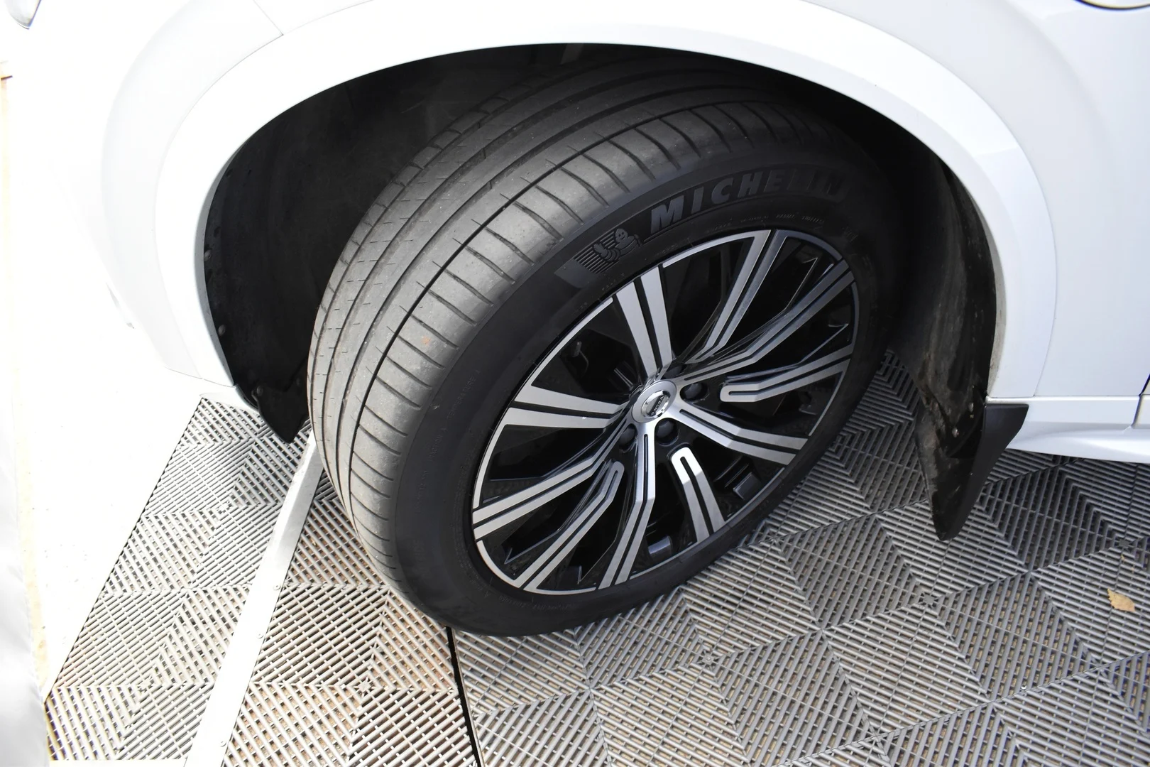 Car Image - 1b8nNMNArJjD3P7gSgarao