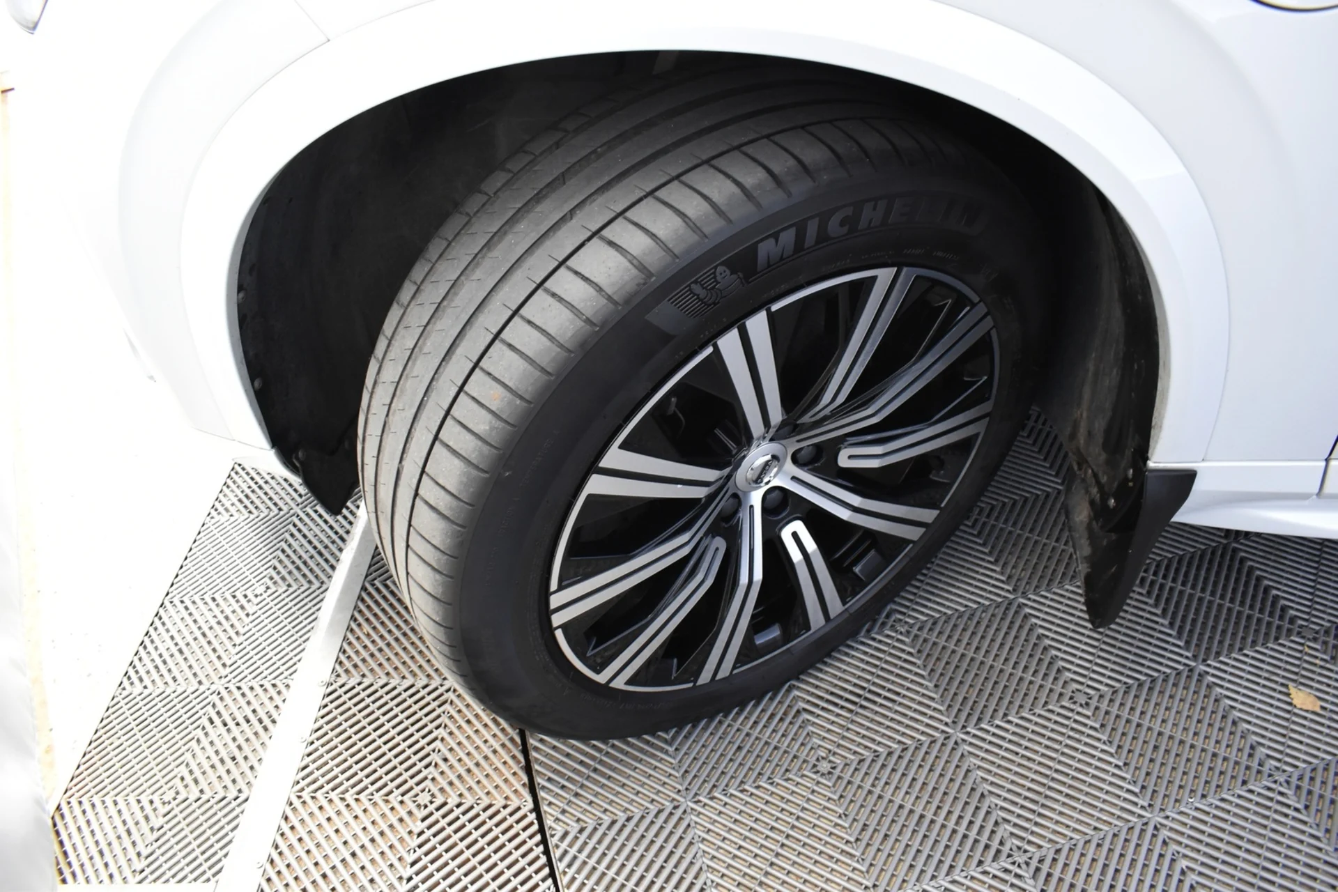 Car Image - 1b8nNMNArJjD3P7gSgarao
