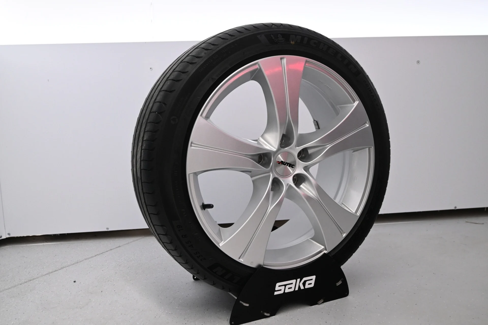 Car Image - 18SKJGZzYfB1DNyTXZr1Ny