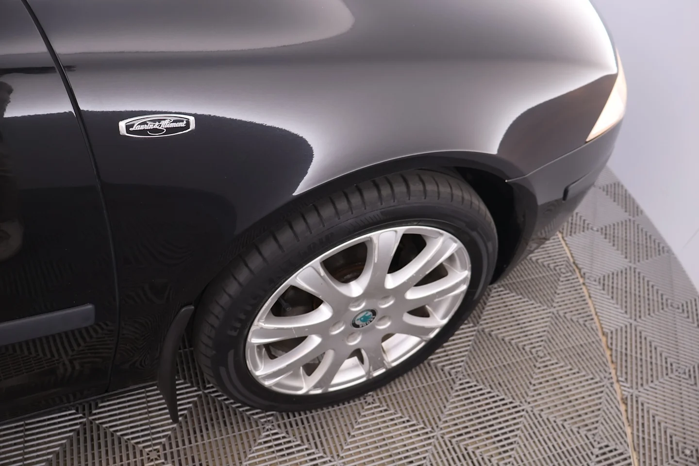 Car Image - 55ll8GIvsFOuuU0in3RYLy